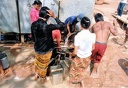 Appro en eau dans les camps Khmers